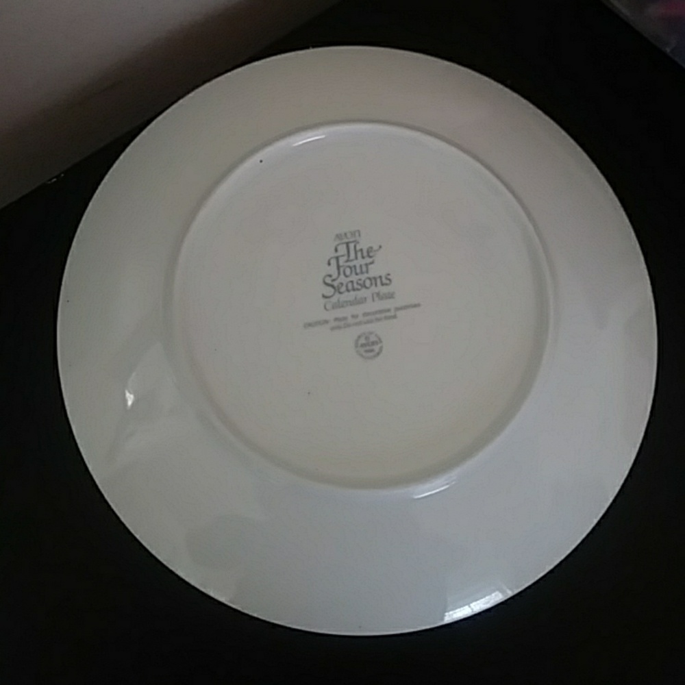 Avon The Four Seasons Calendar Plate - Picture 2 of 2